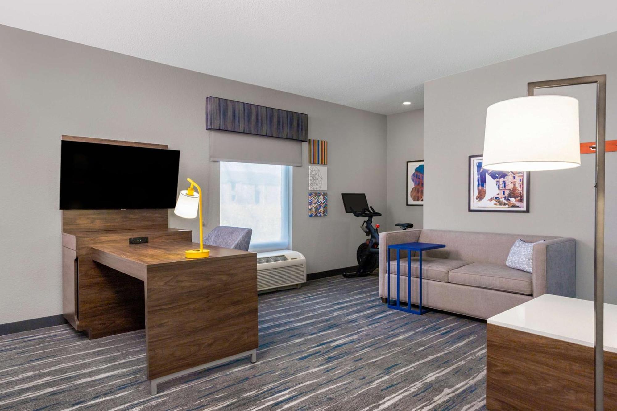 Hampton & Hotel 3*