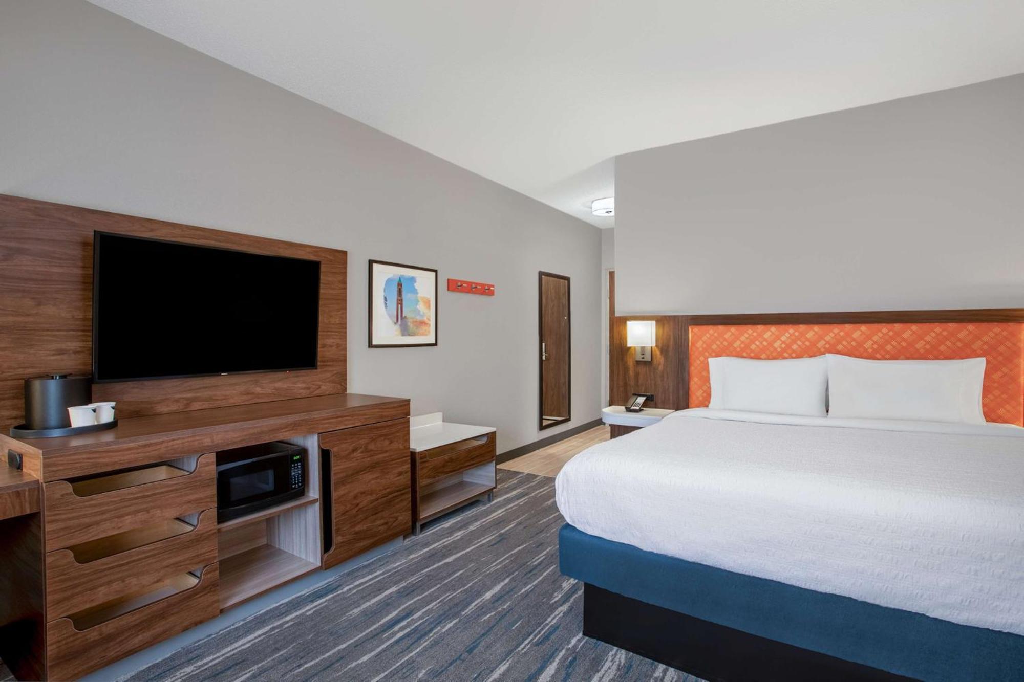 Hampton & Hotel 3*