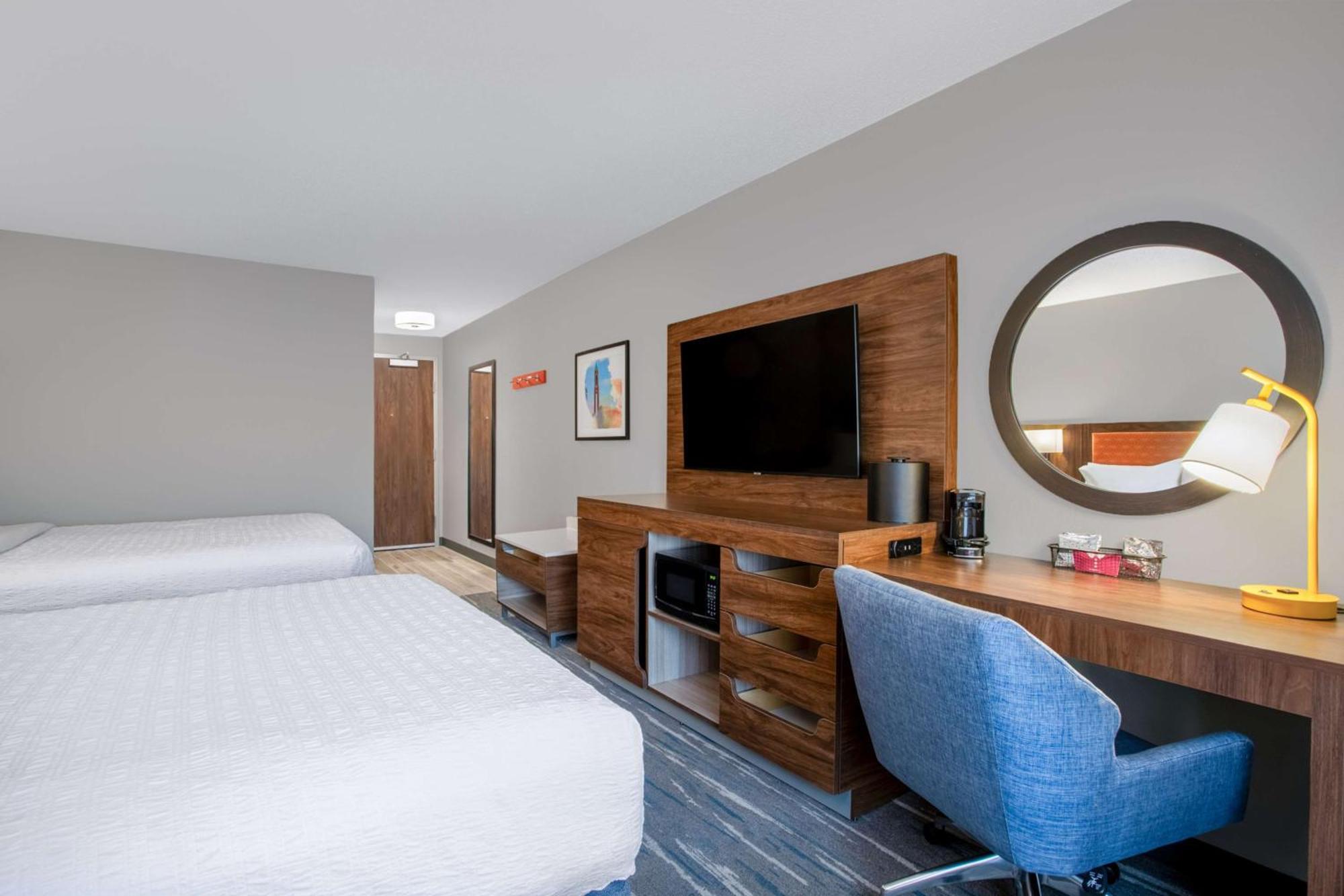 Hampton & Hotel 3*